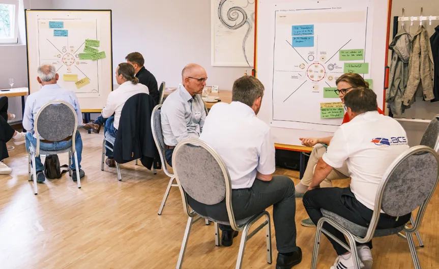 Arbeit in kleiner Runde während eines Moduls